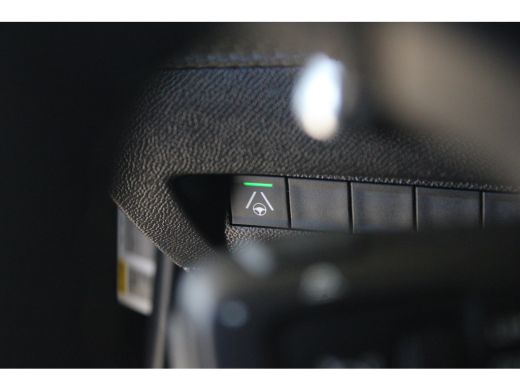 Peugeot 2008 1.2 Turbo 130-PK GT | Achteruitrijcamera | Actieve noodgeval assistent | Alcantara bekleding ActivLease financial lease