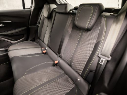 Peugeot 208 1.2 PureTech Allure Pack Sport (FACELIFT, GROOT NAVI, APPLE CARPLAY, SFEERVERLICHTING, CLIMATE, C... ActivLease financial lease