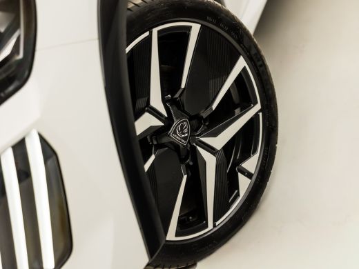 Peugeot 208 1.2 PureTech Allure Pack Sport (FACELIFT, GROOT NAVI, APPLE CARPLAY, SFEERVERLICHTING, CLIMATE, C... ActivLease financial lease