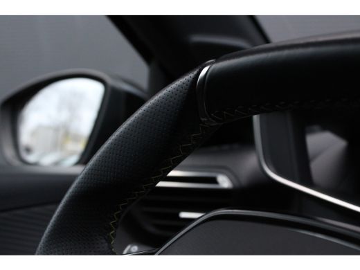 Peugeot 208 1.2 PureTech GT-Line | Automaat | Navigatie | Camera | Panoramadak | Full LED | Trekhaak | 25.000... ActivLease financial lease