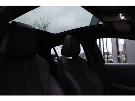 Peugeot 208 1.2 PureTech GT-Line | Automaat | Navigatie | Camera | Panoramadak | Full LED | Trekhaak | 25.000... ActivLease financial lease