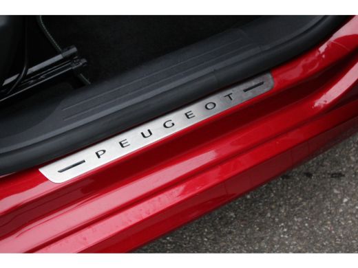 Peugeot 208 1.2 PureTech GT-Line | Automaat | Navigatie | Camera | Panoramadak | Full LED | Trekhaak | 25.000... ActivLease financial lease