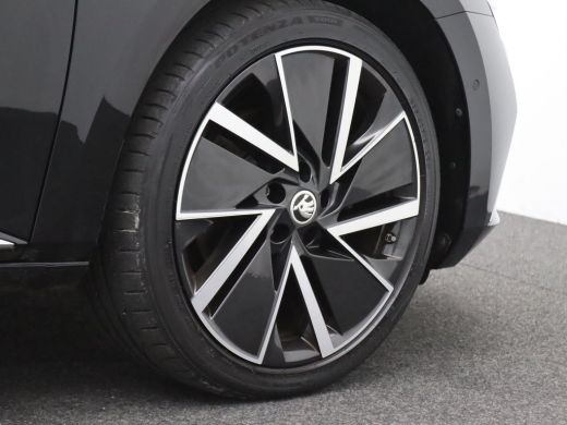 Skoda Superb Combi 1.4 TSI iV Laurin & Klement 218PK Pano-Schuifdak, Trekhaak, 360gr. Camera, 19" LM Velgen, S... ActivLease financial lease