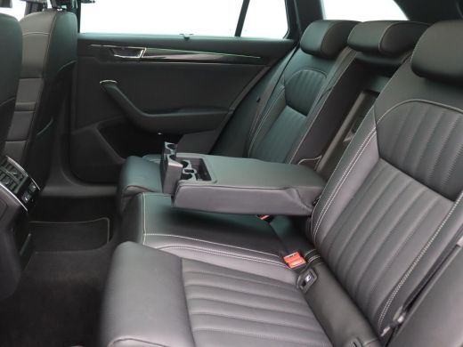 Skoda Superb Combi 1.4 TSI iV Laurin & Klement 218PK Pano-Schuifdak, Trekhaak, 360gr. Camera, 19" LM Velgen, S... ActivLease financial lease