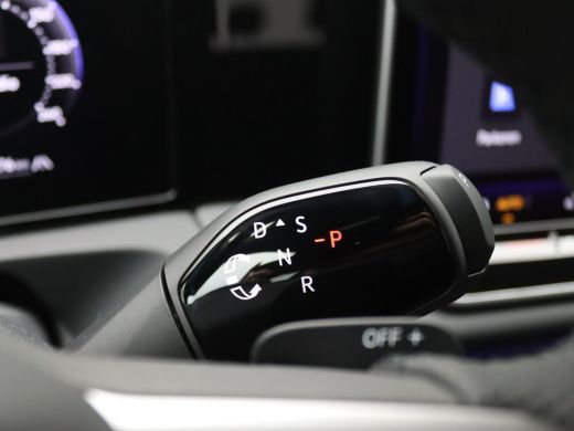 Volkswagen Tiguan 1.5 eHybrid R-Line Edition 272PK DSG Pano-Schuifdak, 20" LM Velgen, Trekhaak, Black Style, Navi v... ActivLease financial lease