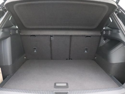 Volkswagen Tiguan 1.5 eHybrid R-Line Edition 272PK DSG Pano-Schuifdak, 20" LM Velgen, Trekhaak, Black Style, Navi v... ActivLease financial lease