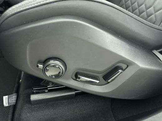 Volvo  XC60 NEW MODEL T6 Plug-in hybrid AWD Ultra Dark | Luchtvering | Trehaak | Panoramadak | 20 inch LM | P... ActivLease financial lease