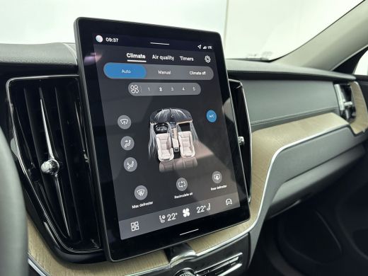 Volvo  XC60 NEW MODEL T6 Plug-in hybrid AWD Ultra Dark | Luchtvering | Trehaak | Panoramadak | 20 inch LM | P... ActivLease financial lease