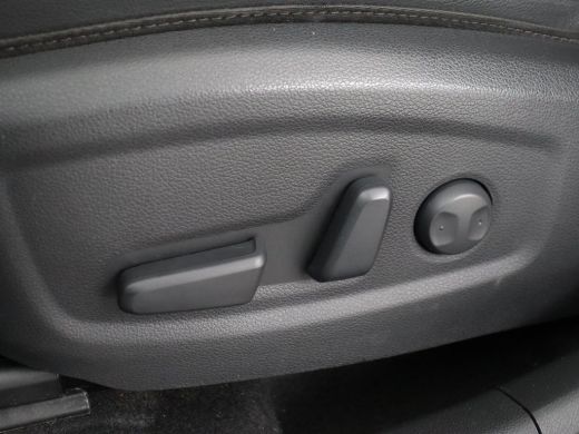 Hyundai Kona EV Business 64 kWh | 3-Fase | Stoelverwarming | Climate control | Adaptive cruise control | Camer... ActivLease financial lease