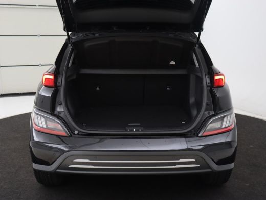 Hyundai Kona EV Business 64 kWh | 3-Fase | Stoelverwarming | Climate control | Adaptive cruise control | Camer... ActivLease financial lease