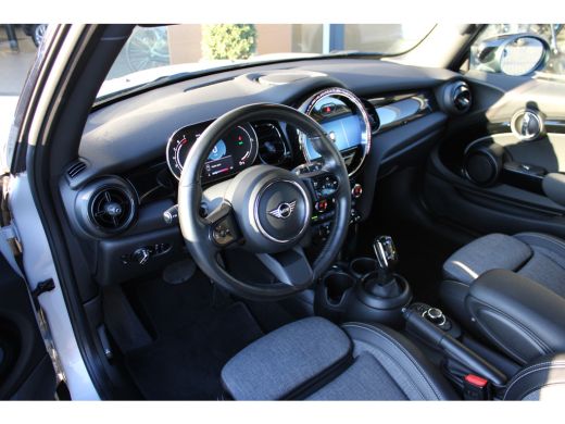 Mini 3-Deurs 3-deurs 1.5 Cooper Business Edition | Zwart dak | Cruise Control | Stoelverwarming | | Afwijkende... ActivLease financial lease