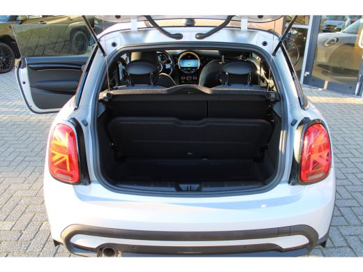 Mini 3-Deurs 3-deurs 1.5 Cooper Business Edition | Zwart dak | Cruise Control | Stoelverwarming | | Afwijkende... ActivLease financial lease