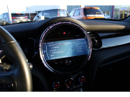 Mini 3-Deurs 3-deurs 1.5 Cooper Business Edition | Zwart dak | Cruise Control | Stoelverwarming | | Afwijkende... ActivLease financial lease