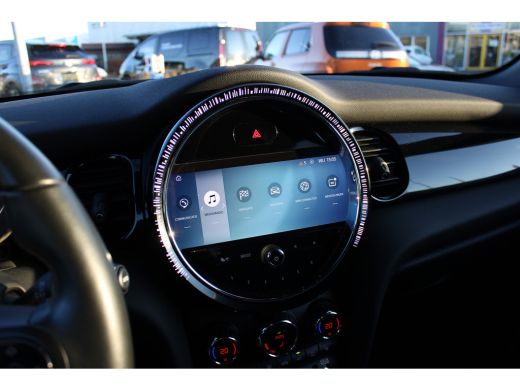 Mini 3-Deurs 3-deurs 1.5 Cooper Business Edition | Zwart dak | Cruise Control | Stoelverwarming | | Afwijkende... ActivLease financial lease