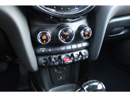 Mini 3-Deurs 3-deurs 1.5 Cooper Business Edition | Zwart dak | Cruise Control | Stoelverwarming | | Afwijkende... ActivLease financial lease