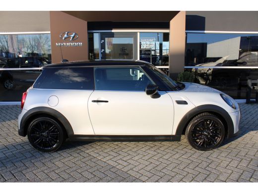 Mini 3-Deurs 3-deurs 1.5 Cooper Business Edition | Zwart dak | Cruise Control | Stoelverwarming | | Afwijkende... ActivLease financial lease