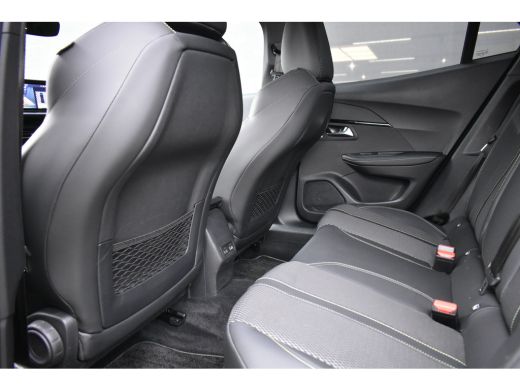 Peugeot e-2008 EV GT 54 kWh 3 Fase 156pk 97%SOH | Drive Assist Plus Pack | Adaptive Cruise | Navigatie 3D | Full... ActivLease financial lease