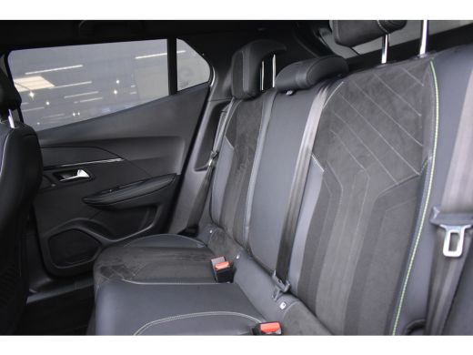 Peugeot e-2008 EV GT Pack 50 kWh 3 Fase 93%SOH | Schuif-/Kanteldak | Adaptive Cruise | Dodehoek-Detectie | Alcan... ActivLease financial lease