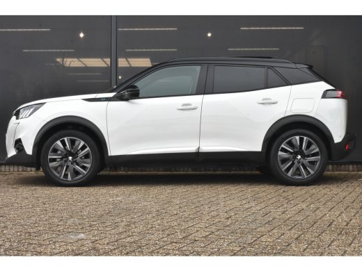 Peugeot e-2008 EV GT Pack 50 kWh 3 Fase 93%SOH | Schuif-/Kanteldak | Adaptive Cruise | Dodehoek-Detectie | Alcan... ActivLease financial lease