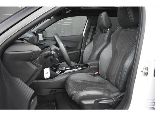Peugeot e-2008 EV GT Pack 50 kWh 3 Fase 93%SOH | Schuif-/Kanteldak | Adaptive Cruise | Dodehoek-Detectie | Alcan... ActivLease financial lease