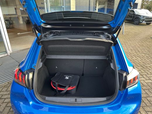 Peugeot e-208 EV GT 350 50 kWh | Achterbank in delen neerklapbaar | Achteruitrijcamera | Airco (automatisch) ActivLease financial lease