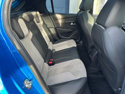 Peugeot e-208 EV GT 350 50 kWh | Achterbank in delen neerklapbaar | Achteruitrijcamera | Airco (automatisch) ActivLease financial lease