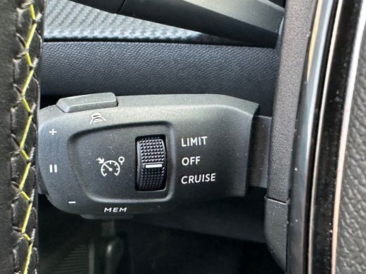 Peugeot e-208 EV GT 350 50 kWh | Achterbank in delen neerklapbaar | Achteruitrijcamera | Airco (automatisch) ActivLease financial lease