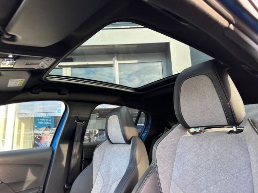 Peugeot e-208 EV GT 350 50 kWh | Achterbank in delen neerklapbaar | Achteruitrijcamera | Airco (automatisch) ActivLease financial lease