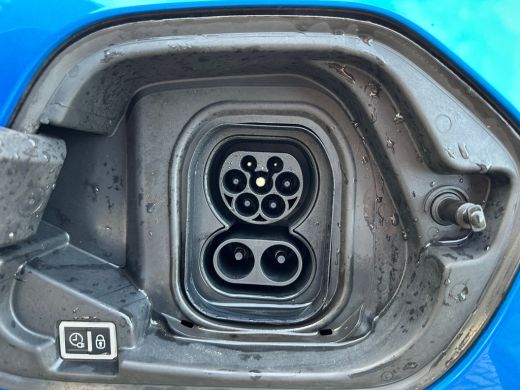 Peugeot e-208 EV GT 350 50 kWh | Achterbank in delen neerklapbaar | Achteruitrijcamera | Airco (automatisch) ActivLease financial lease