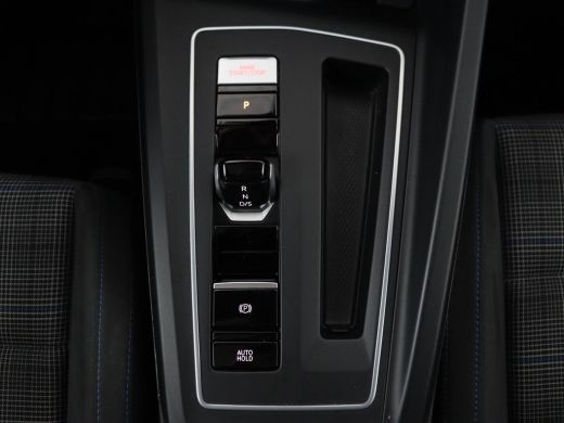 Volkswagen Golf 1.4 eHybrid GTE | Panoramadak | Sfeerverlichting | Carplay | Stoelverwarming | Camera | Adaptive ... ActivLease financial lease