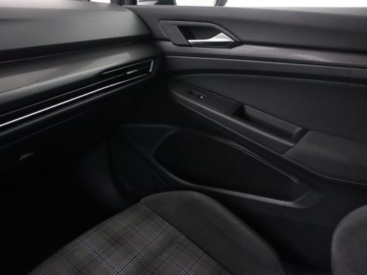 Volkswagen Golf 1.4 eHybrid GTE | Panoramadak | Sfeerverlichting | Carplay | Stoelverwarming | Camera | Adaptive ... ActivLease financial lease