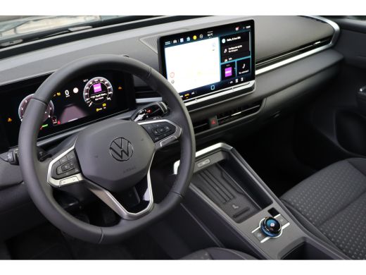 Volkswagen T-Roc Life First Edition | 'App-Connect' draadloze smartphone integratie | Automatische afstandsregelin... ActivLease financial lease