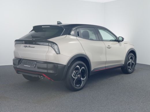 Alfa Romeo Junior Ibrida Speciale Automaat ActivLease financial lease