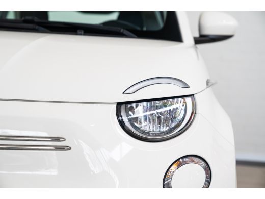 Fiat 500 Passion 42 kWh | Apple Carplay & Android Auto | Climate Controle | Keyless | Lichtmetalen velgen | ActivLease financial lease