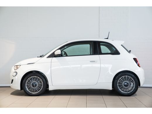 Fiat 500 Passion 42 kWh | Apple Carplay & Android Auto | Climate Controle | Keyless | Lichtmetalen velgen | ActivLease financial lease