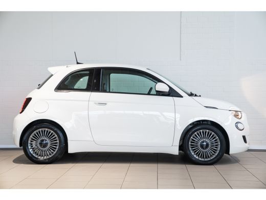 Fiat 500 Passion 42 kWh | Apple Carplay & Android Auto | Climate Controle | Keyless | Lichtmetalen velgen | ActivLease financial lease