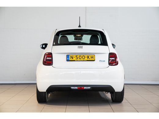 Fiat 500 Passion 42 kWh | Apple Carplay & Android Auto | Climate Controle | Keyless | Lichtmetalen velgen | ActivLease financial lease