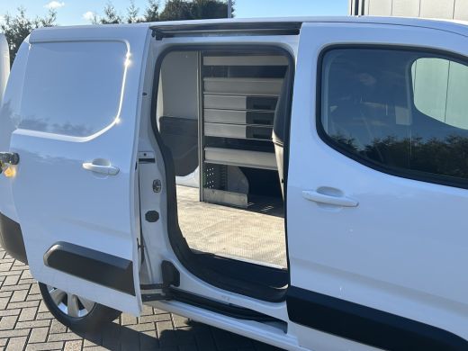 Opel Combo 1.5D 131 PK / L2H1 / 1e EIG. / AUTOMAAT / INRICHTING / 94.766 KM !! / AIRCO / CRUISE / NAVI / APP... ActivLease financial lease