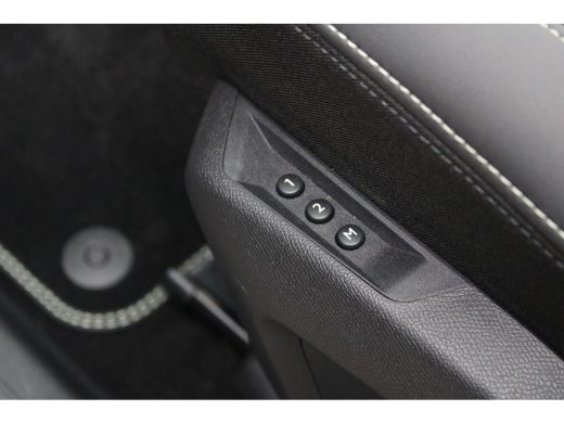 Peugeot 3008 1.6 plug-in Hybrid 195 GT Exclusive | Automaat | Panorama/schuifdak | Lederen bekleding | Focal |... ActivLease financial lease
