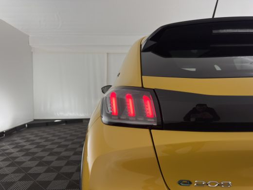 Peugeot e-208 EV GT 350 50 kWh [ 3-Fase ] {SOH-100%} (INCL-BTW) *PANO | FULL-LED | DIGI-COCKPIT | BLINDSPOT | C... ActivLease financial lease