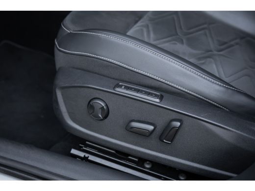 Seat Leon 1.4 TSI eHybrid PHEV Xcellence | Camera | Cruise adaptief | Stoel+stuur verwarming | LED | Keyles... ActivLease financial lease