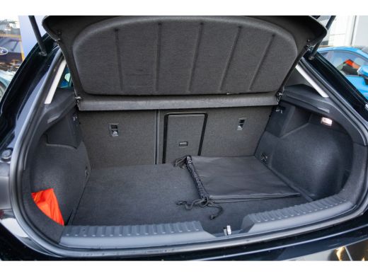 Seat Leon 1.4 TSI eHybrid PHEV Xcellence | Camera | Cruise adaptief | Stoel+stuur verwarming | LED | Keyles... ActivLease financial lease