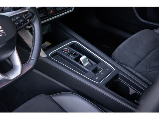 Seat Leon 1.4 TSI eHybrid PHEV Xcellence | Camera | Cruise adaptief | Stoel+stuur verwarming | LED | Keyles... ActivLease financial lease