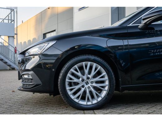 Seat Leon 1.4 TSI eHybrid PHEV Xcellence | Camera | Cruise adaptief | Stoel+stuur verwarming | LED | Keyles... ActivLease financial lease