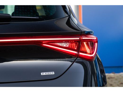 Seat Leon 1.4 TSI eHybrid PHEV Xcellence | Camera | Cruise adaptief | Stoel+stuur verwarming | LED | Keyles... ActivLease financial lease