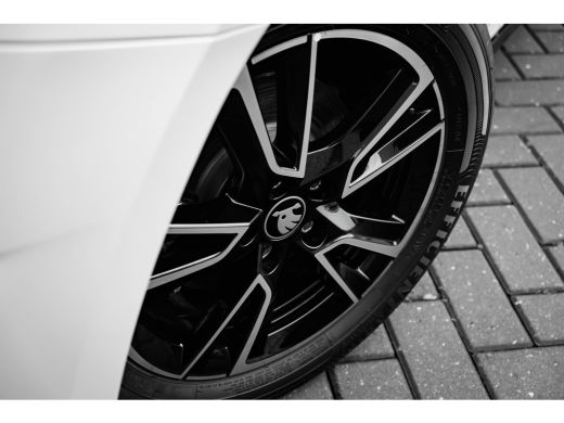 Skoda Fabia Monte Carlo | Achteruitrijcamera | Cruise control met speedlimiter | Driver Activity Assistant, v... ActivLease financial lease