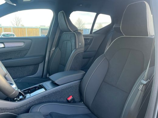 Volvo  EX40 Single Motor Extended Range Ultra Black Ed. 82 kWh | Panoramadak | 17% bijtelling | Harman/Kardon... ActivLease financial lease