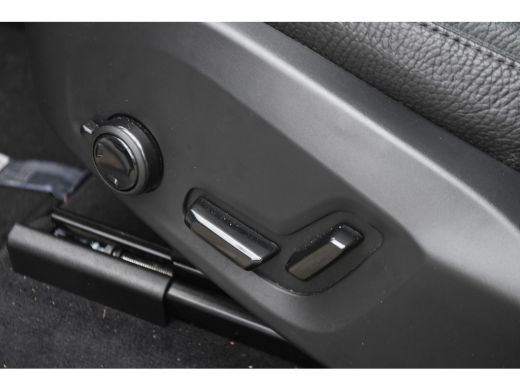 Volvo  XC60 2.0 T6 Plug-in hybrid AWD Plus Dark | BLIS | Trekhaak | Leder | 360cam | ActivLease financial lease