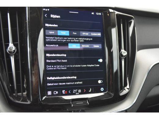 Volvo  XC60 2.0 T6 Plug-in hybrid AWD Plus Dark | BLIS | Trekhaak | Leder | 360cam | ActivLease financial lease