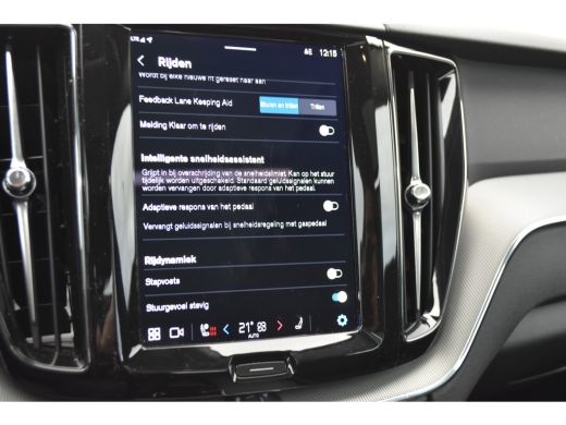 Volvo  XC60 2.0 T6 Plug-in hybrid AWD Plus Dark | BLIS | Trekhaak | Leder | 360cam | ActivLease financial lease